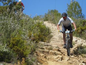 ciclista en una montaña