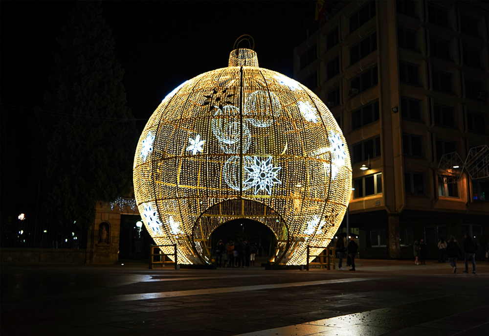 Bola de luces de navidad en Soria