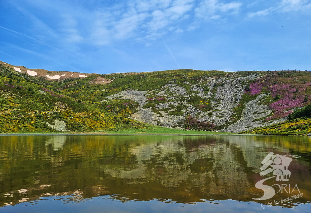 Laguna de Cebollera en primavera