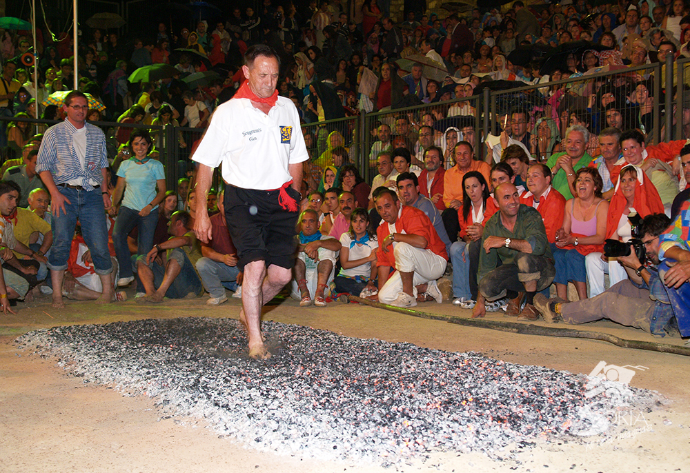 Paso del fuego en San Pedro Manrique