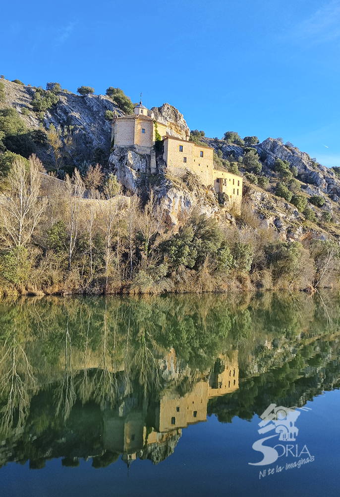 Ermita de San Saturio junto al Río Duero en Soria