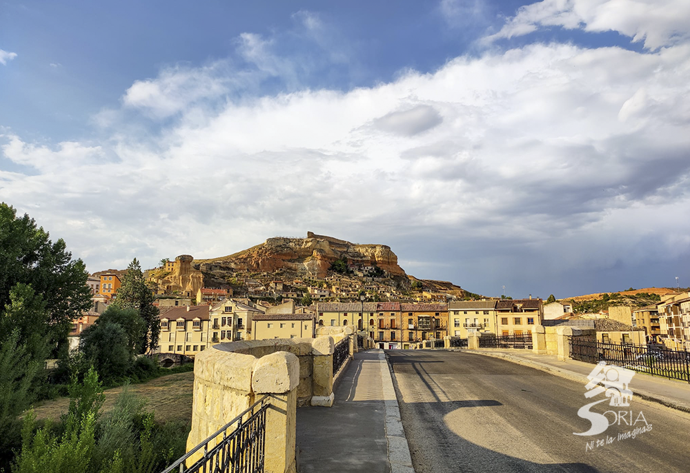 Bodegas vistas desde el puente en San Esteban de Gormaz