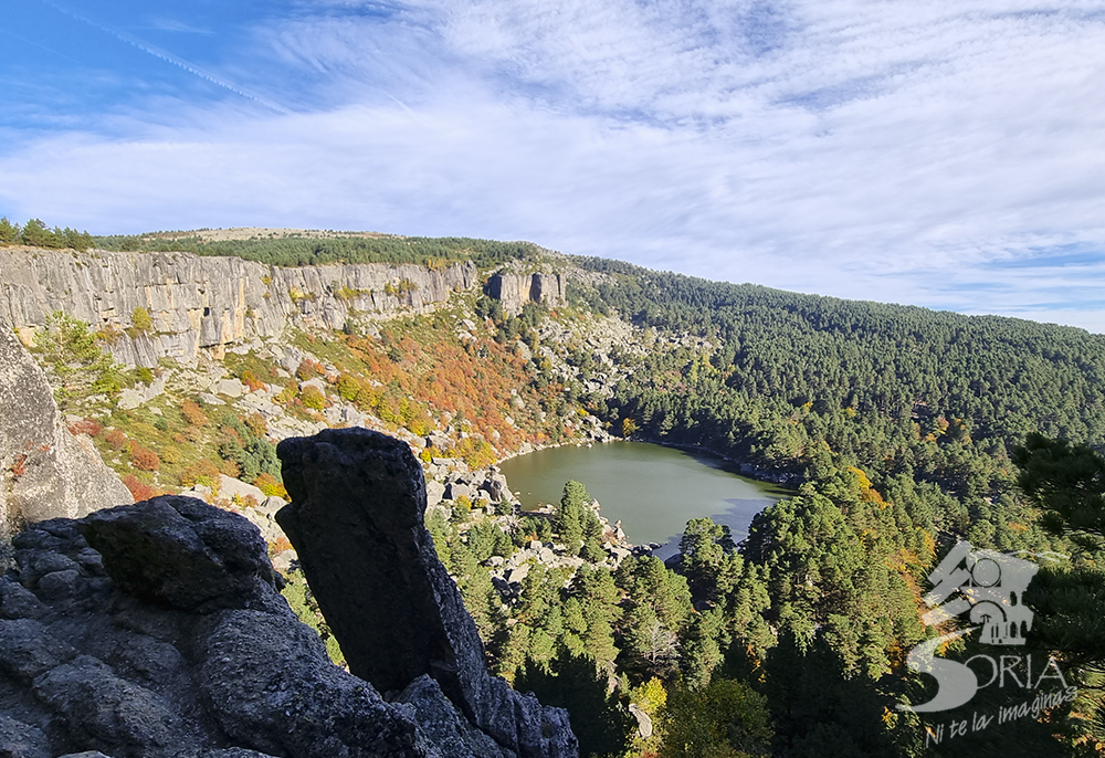 Vistas a la Laguna Negra por el camino que sube al Pico Urbión